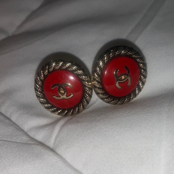 Vintage Chanel Round CC enamel earrings Red - Picture 1 of 2